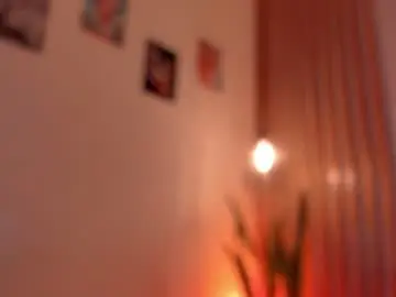 Pawggirl18  live sex cam