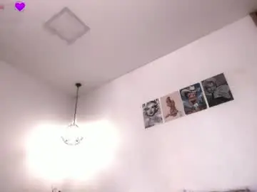 Pawggirl18  live sex cam