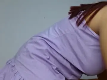 Smallyebsirk  live sex cam