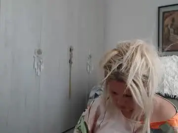 Divineblond  live sex cam