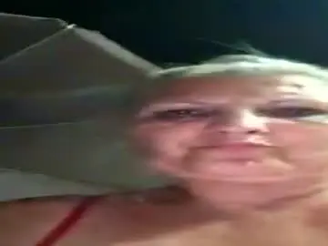 Divineblond  live sex cam