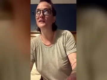 Howdoyoulikeit87  live sex cam