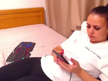 Jessiestar3  live sex cam