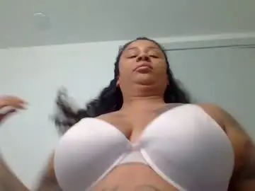 Prettygirlbrittney  live sex cam