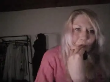 Deborahill90  live sex cam