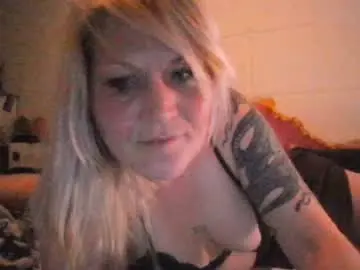 Deborahill90  live sex cam