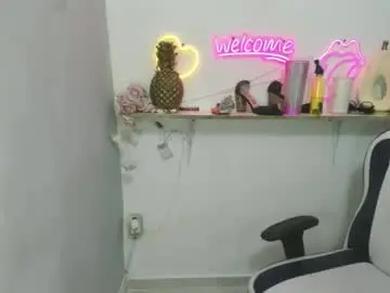 Dona_tella  live sex cam