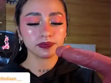 Mia_ponce_a  live sex cam