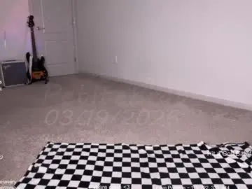 Petitebrat  live sex cam