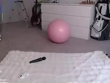 Petitebrat  live sex cam