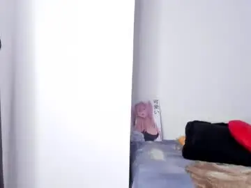 Lucyportman  live sex cam