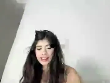 Lucyportman  live sex cam