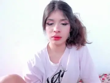 Lucyportman  live sex cam