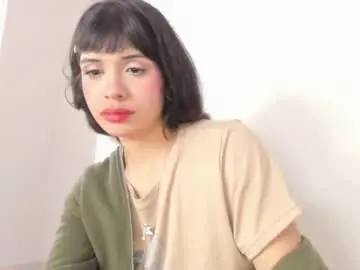 Lucyportman  live sex cam