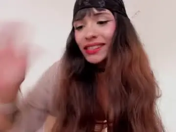 Lucyportman  live sex cam