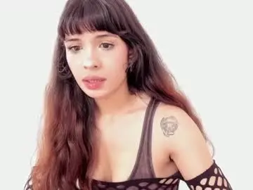 Lucyportman  live sex cam