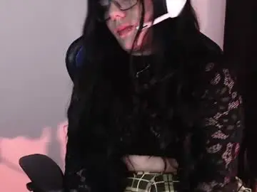 Maid_floyd  live sex cam