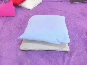 Meganqueen2  live sex cam