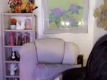 Sassynrich  live sex cam