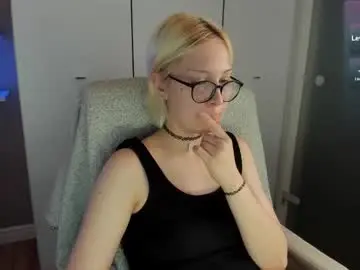 Starelli  live sex cam