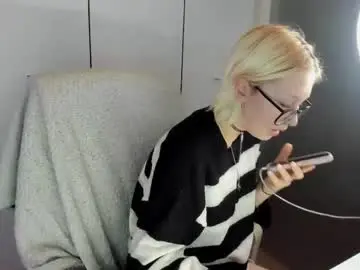 Starelli  live sex cam