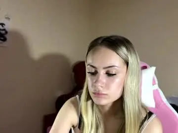 Cristenvrias  live sex cam