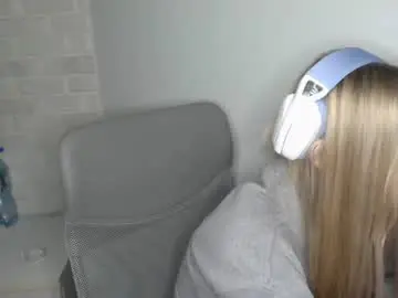 Deeannnye  live sex cam