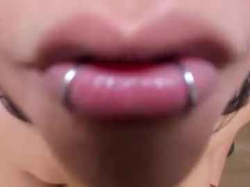 Evelynaradia  live sex cam