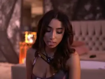 Ginavalentinna  live sex cam