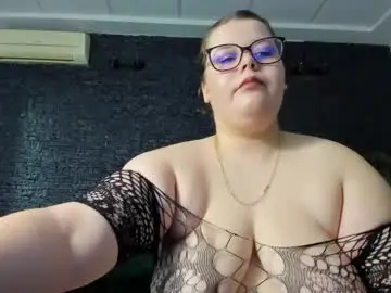 Kilenyamoon  live sex cam