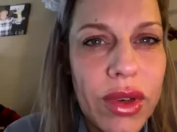 Ravenqueen77  live sex cam