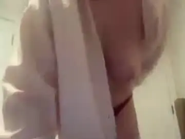 Badgirlsclub1029  live sex cam