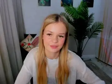 Midnighteaura  live sex cam