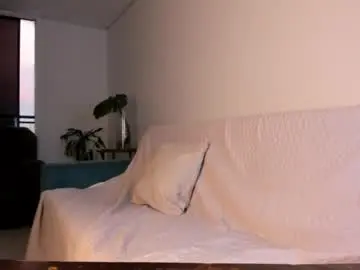 Bronzetease  live sex cam