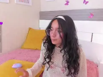 Emilyblussh  live sex cam