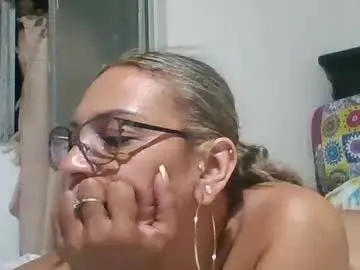 Hallygirlhoy  live sex cam