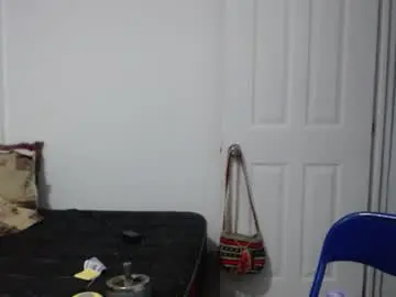 Tantricroots  live sex cam