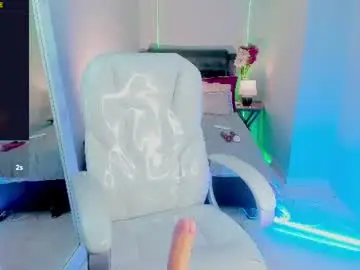 Hillary31  live sex cam