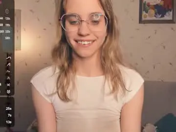 Cutefluffy  live sex cam