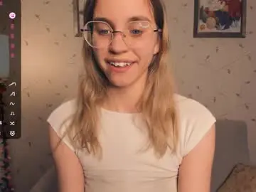 Cutefluffy  live sex cam