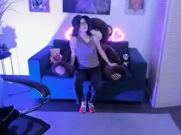 Elainebeness  live sex cam