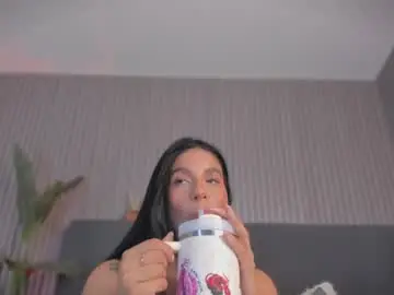 Emelie_89  live sex cam