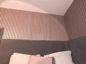 Emelie_89  live sex cam