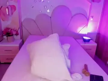 Millieskinny18  live sex cam