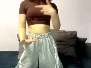 Rebbecakucharski  live sex cam