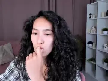 Yummy_lamii  live sex cam