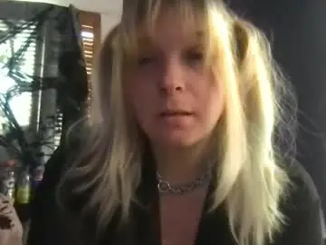 Aliceinsmuttyland  live sex cam