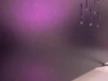 Mia_jonnees  live sex cam