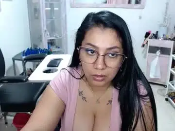 Titsbiglovers  live sex cam