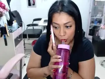 Titsbiglovers  live sex cam